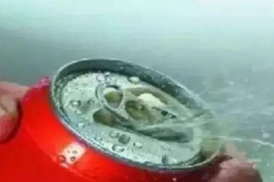 嘴里|尿酸高的人,身体出现3种异常,警惕肾衰竭,3种饮品少往嘴里倒