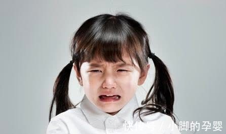 5岁女儿每到周五都喊肚子痛,父母带去医院检查,医生:你们离婚吧