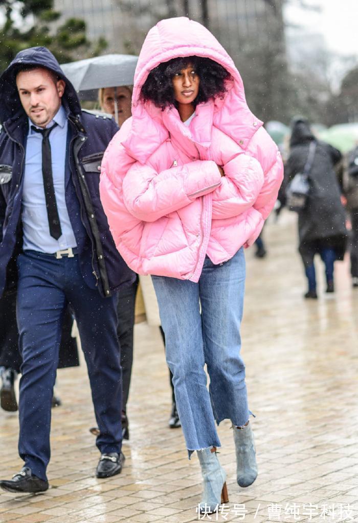 攻略 羽绒服怎么穿才不显土请收下这份穿搭攻略!轻松穿出温度与风度