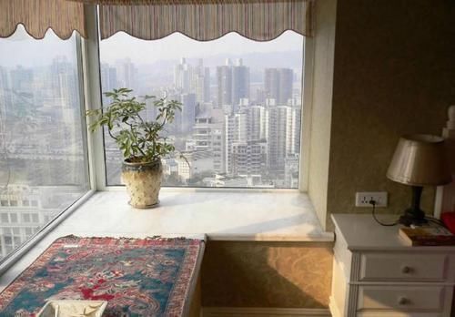 老师傅|老师傅家从不贴瓷砖，他们更喜欢装这种，真后悔我家装早了