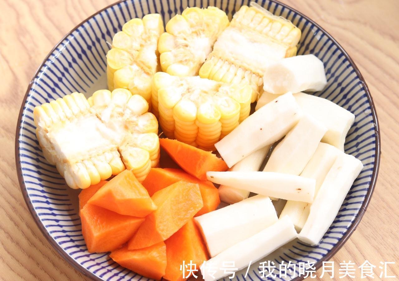 天冷多喝汤,山药和玉米搭配猪骨一起煲汤,清淡滋补真不错