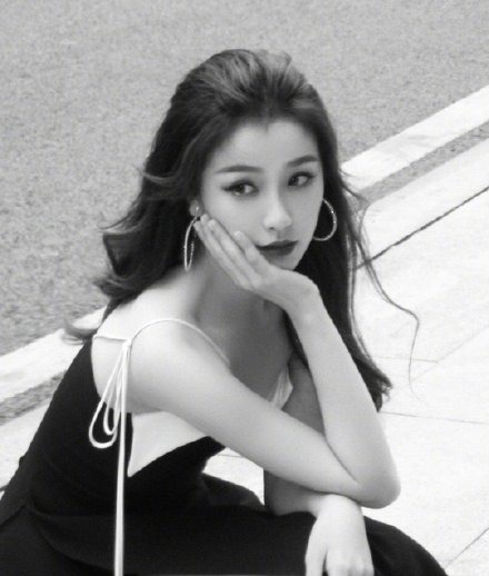 长裙|虞书欣一袭黑色高开叉长裙亮相YSL活动,性感而不失甜美