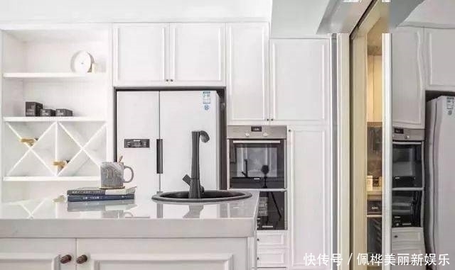 三居室|101平轻奢美式三居室,头次看到在餐厅装水龙头,真是太实用了