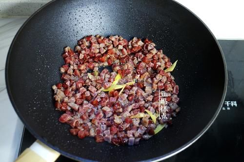 懒得做饭，就这样焖一锅好了，有菜有饭适合全家老小