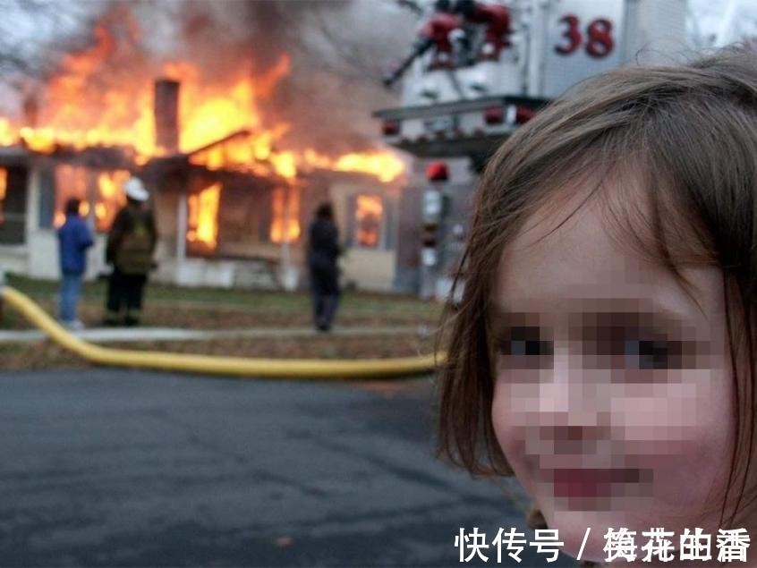 小孩|男童踢坏电影屏幕,影院索赔巨款,熊孩子闯祸该谁背锅