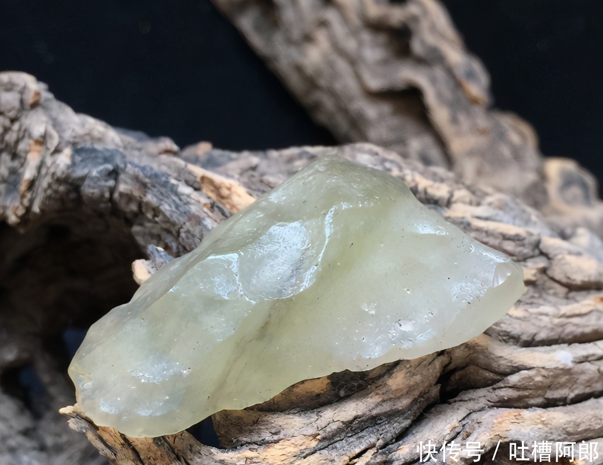 宝石 地球无法自产的宝石,仅一块,埃及法老图坦卡蒙是拥有者