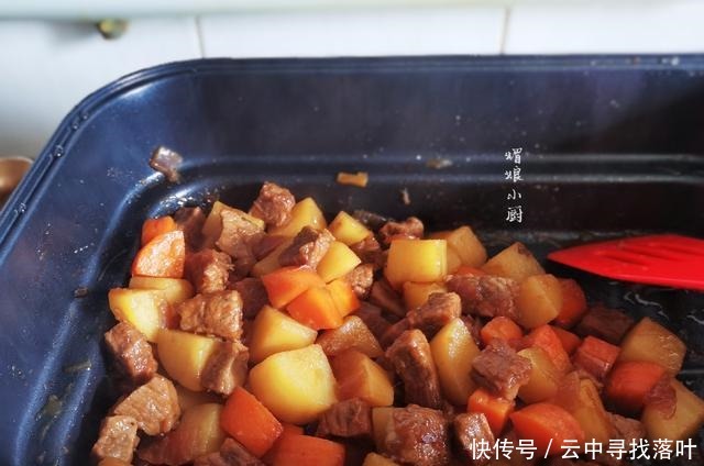  土豆|土豆炖牛肉家常做法简单几步，牛肉软烂，土豆绵糯，味道鲜香