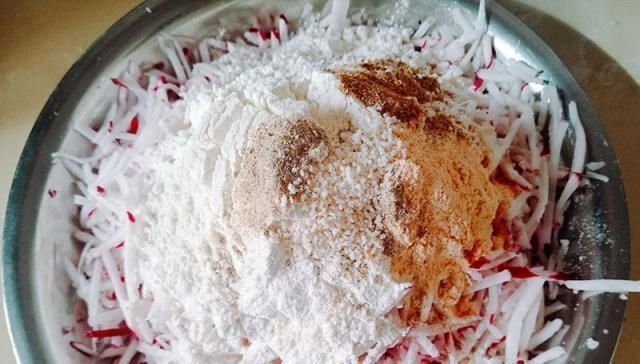 萝卜丸子这么做更好吃,加多这两样,让你的丸子更香酥美味