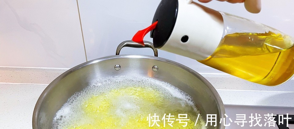 熬小米粥时,“最忌”直接下锅,多加1步,香甜好喝,米油浓稠!