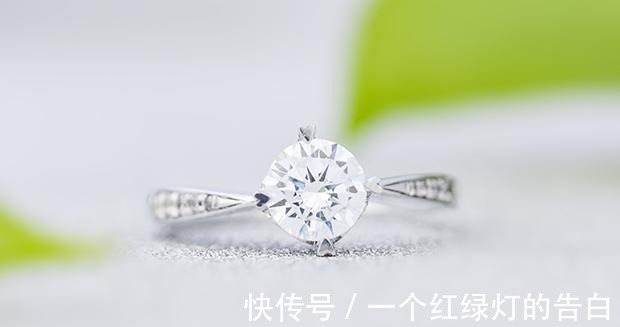选购 圆形钻石婚戒如何选购专家说,这几点不能忽略!