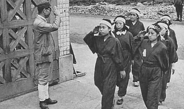 程度|二战时期，日本女人为了效忠天皇，究竟敢疯狂到什么程度？