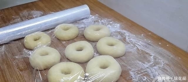 面团|面粉别炸油条了，教你这样做，比烤的简单，比面包香，孩子都爱吃