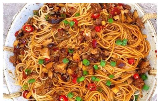 豆瓣酱|面条此吃法百吃不厌，10分钟就能做好，出锅后香味浓郁，做法简