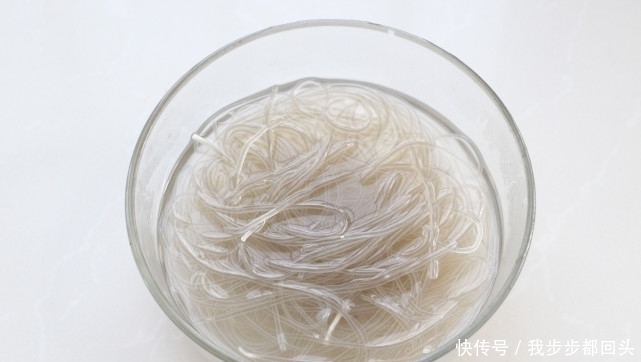 教你自己在家就能制作酸辣粉,吃起来很过瘾