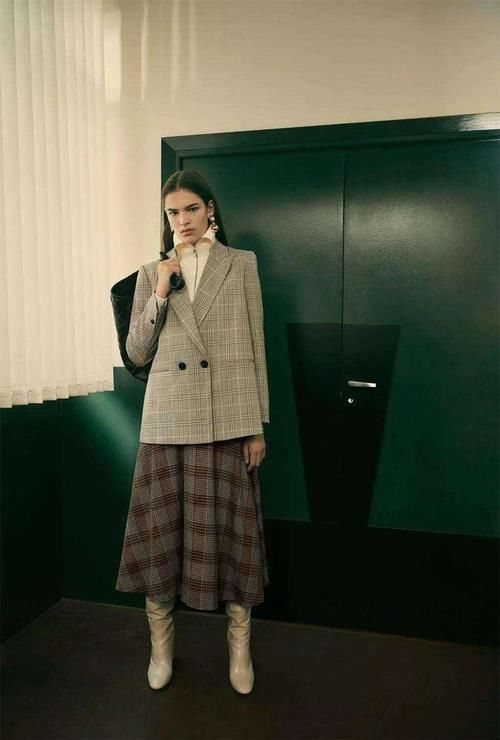 外套+裙子，大衣+阔腿裤，这三组CP显瘦又时髦，非常适合微胖女生