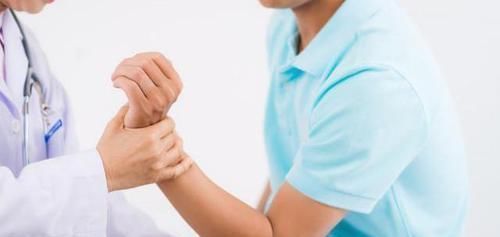 靠近|忠告身体若有1臭、1热、1痛,多半是肝硬化悄悄靠近