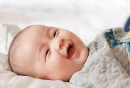 聪明娃|“话痨”父母能培养出聪明娃?4个好处胜过沉默,你说对了吗?