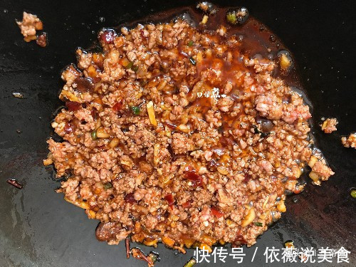 豆腐如此做,外香内嫩,汤汁浓郁,孩子很爱吃,连吃两天还不腻