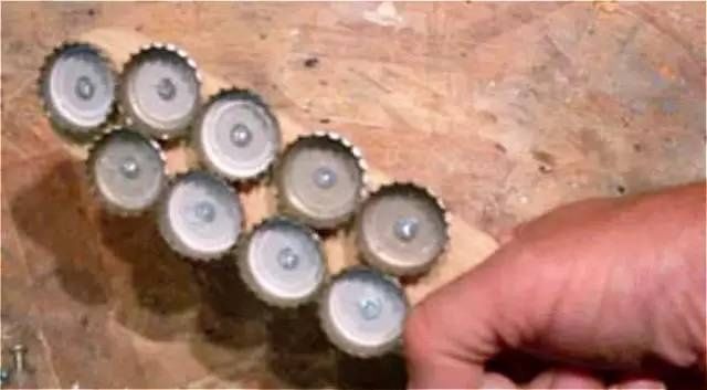 把肥皂放在矿泉水瓶盖上,第二天奇迹发生了