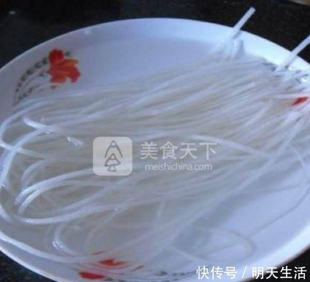 砂锅白菜的最佳食用方法是美味和营养，可以在家里做，太简单了