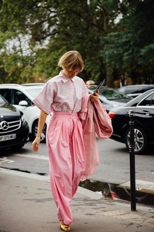 皮肤黄的女生千万别穿这4种颜色，显老又没气质，太丢人了