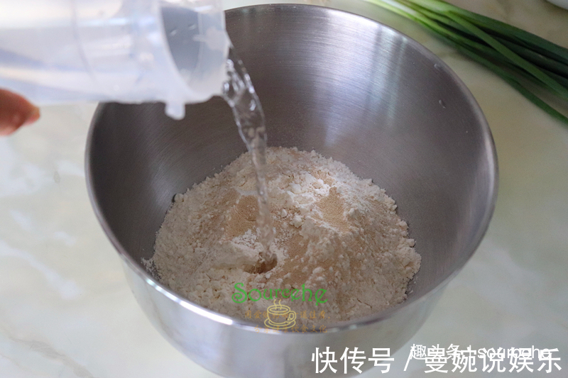 早餐别只会豆浆油条，教你做包子蓬松香软，比豆浆营养，比油条香