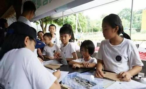 巴掌|一瓶酱油50元?8岁女儿替妈妈买酱油“被坑”,换来反手一巴掌