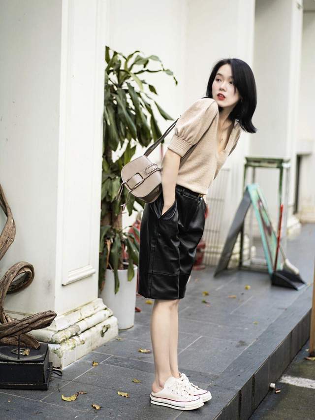 调节扣|秋冬,怎么穿性感女人味?风衣配白色衬衫和白色短裤,秀出大长腿