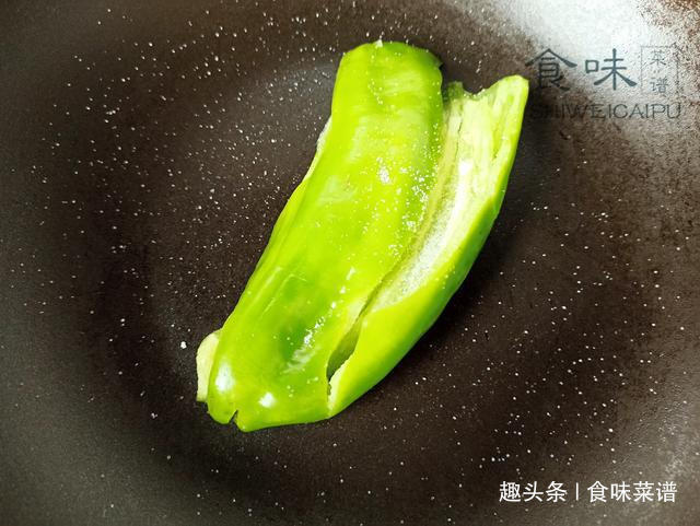 蒸茄子,直接上锅蒸不对!教你一招,茄子鲜嫩不发黑,上桌就光盘
