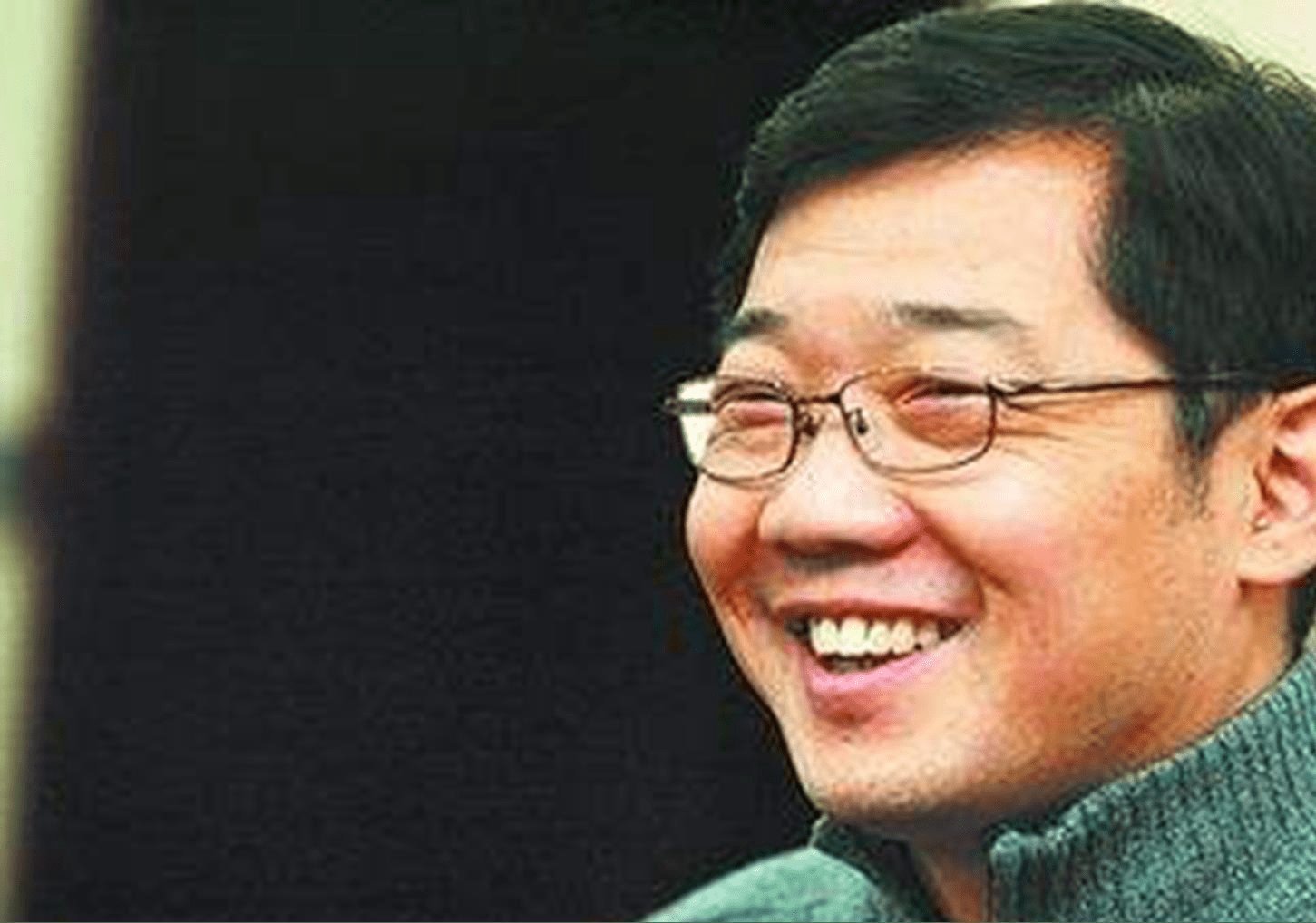 大兵|他故意将黄家驹念成“黄家狗”，自以为很幽默，却断送了自己前程