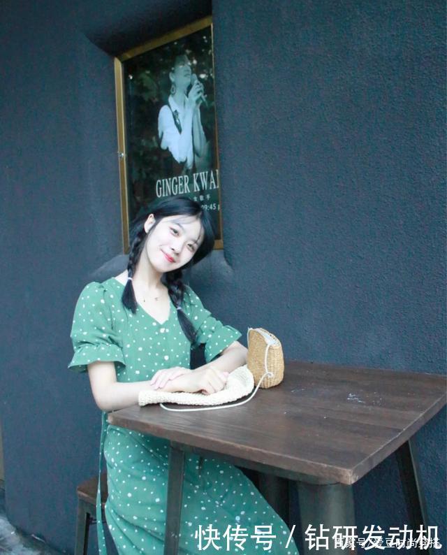 假发片|别再搞“挂耳染”了!3个显脸小的新年发型,照着弄特美