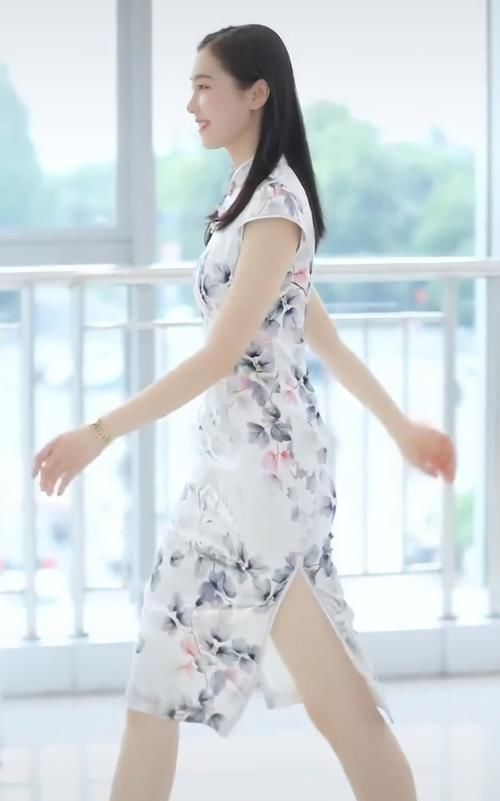 街拍确认过眼神,这个穿旗袍的美人,是你败家都养不起的人