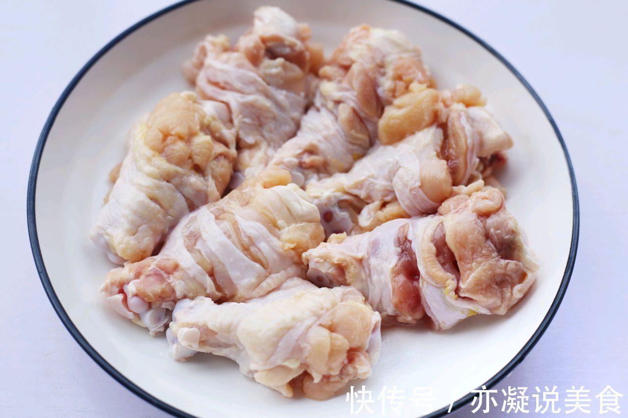 烤箱版的奥尔良鸡翅根，鲜嫩入味，做法简单，比买的好吃多了