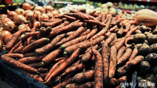 买胡萝卜，你会买带泥的，还是干净的菜农建议这3种不要买