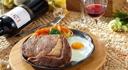 干饭人在美国吃得生无可恋,所谓的美食就这?网友:美食大荒漠