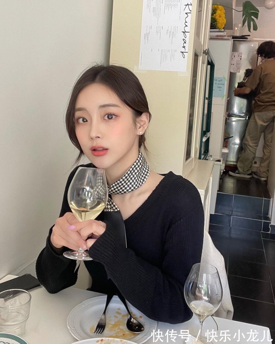 优雅 女人的精致与优雅需要修炼,穿搭模板在下面,基础款也要穿有质感