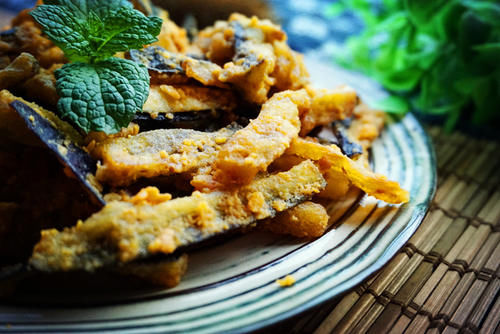 淀粉|茄子别红烧了，和咸蛋黄一起做，酥嫩入味口感好，一吃就爱上