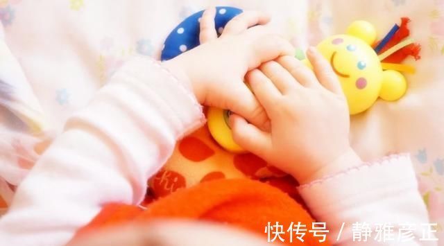 行为|宝宝出生后,这个行为出现越早,今后可能越聪明,你家宝宝有吗?