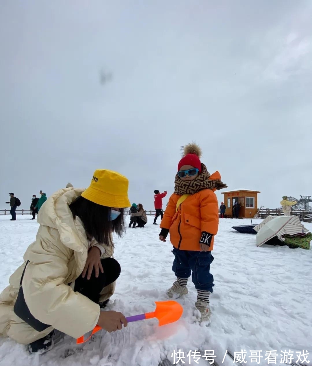 管制|今日，达古冰川下雪啦！雪+彩林=最美秋天！