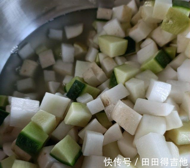 韩式泡萝卜,下饭必备小菜,酸甜咸辣!