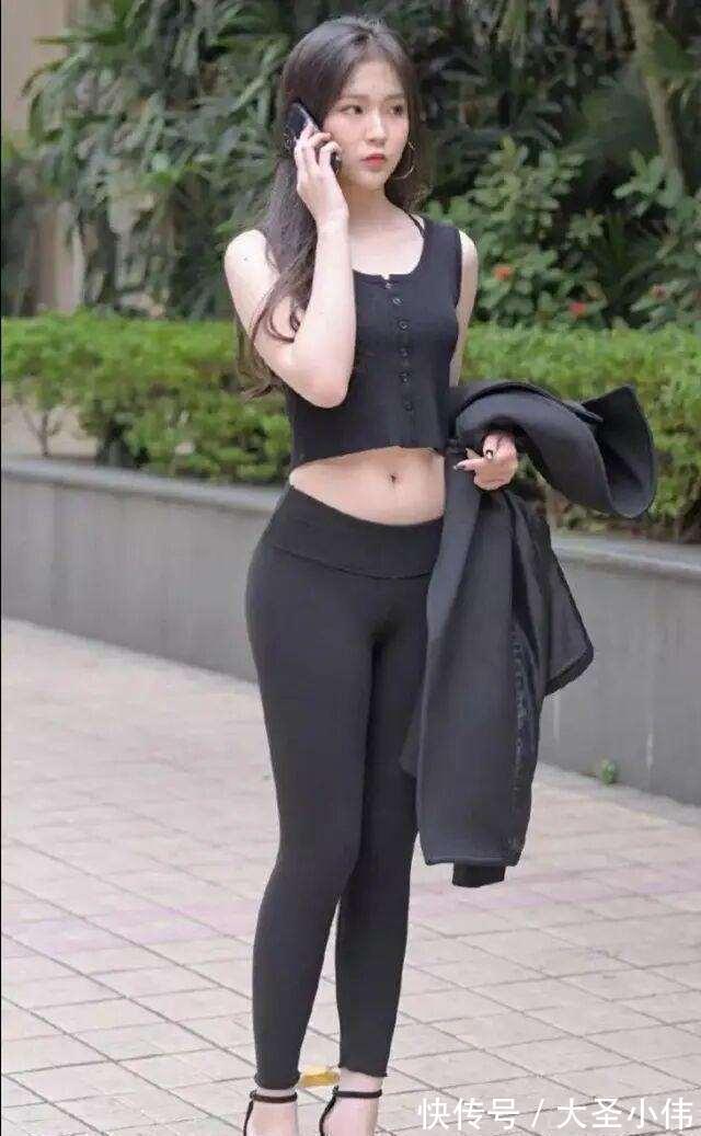 女人味儿 美女街拍:蜂腰细腿的瑜伽裤美女,显得精致干练,很有女人味儿!!