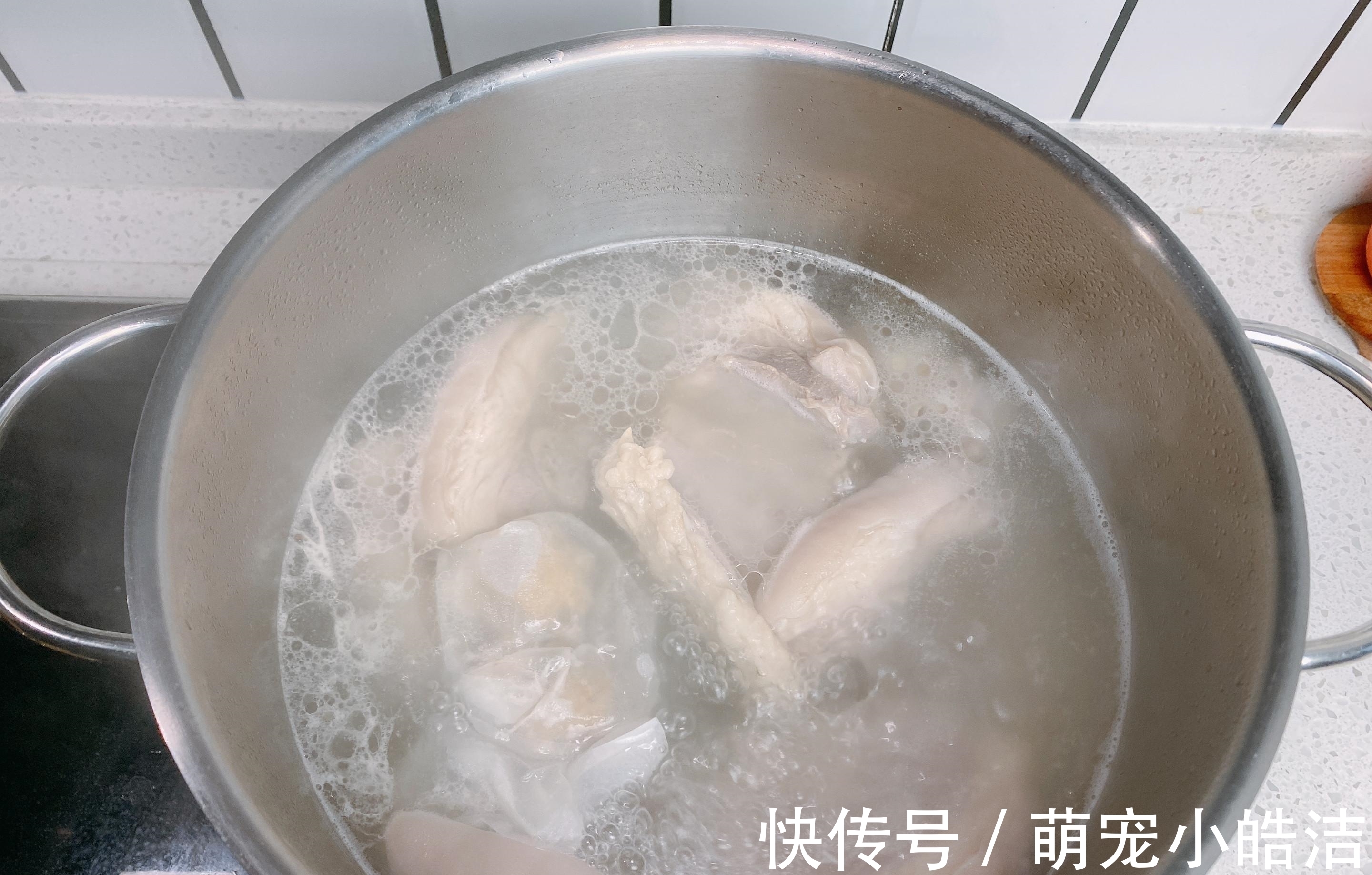 冬至炖羊肉汤,记住“1不3要”的窍门,羊肉汤不发黑,味道鲜美