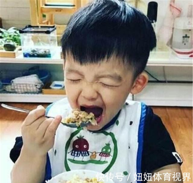 父母|四岁女儿被鱼刺卡喉,家长用机智救了娃,医生:优秀的父母