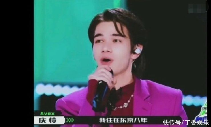 《创4》滤镜有多难看，选手衣服变色不说，颜值直播比正片高几倍