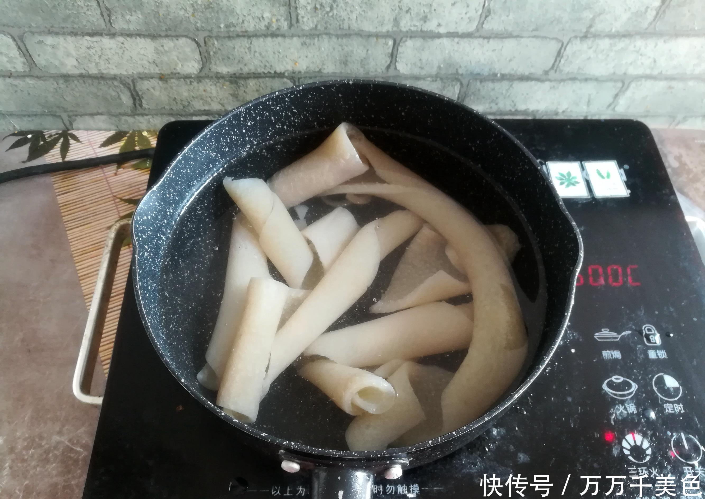 阿胶|女人吃猪蹄吃阿胶,都不如吃它,每天坚持吃几块,滋润皮肤有光泽