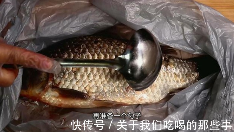 擀面杖|不用菜刀不用刨，刮鱼鳞只要一个塑料袋，又快又干净，不飞溅不腥