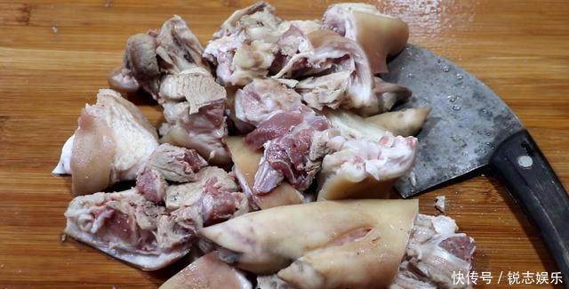 红烧猪脚最好吃的做法,喷香入味不油腻,连骨头都啃得非常干净