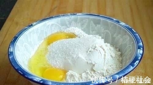 最近这面包火了，不用烤箱，上锅一蒸就好，松软拉丝，孩子爱吃