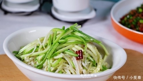 天热,做菜不炖不炒,懒做法比肉受欢迎,成本不足4块,上桌光盘