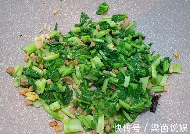 腌菜|白菜萝卜靠边站,每天吃一点,对咳嗽痰多便秘特别好,2块1大把